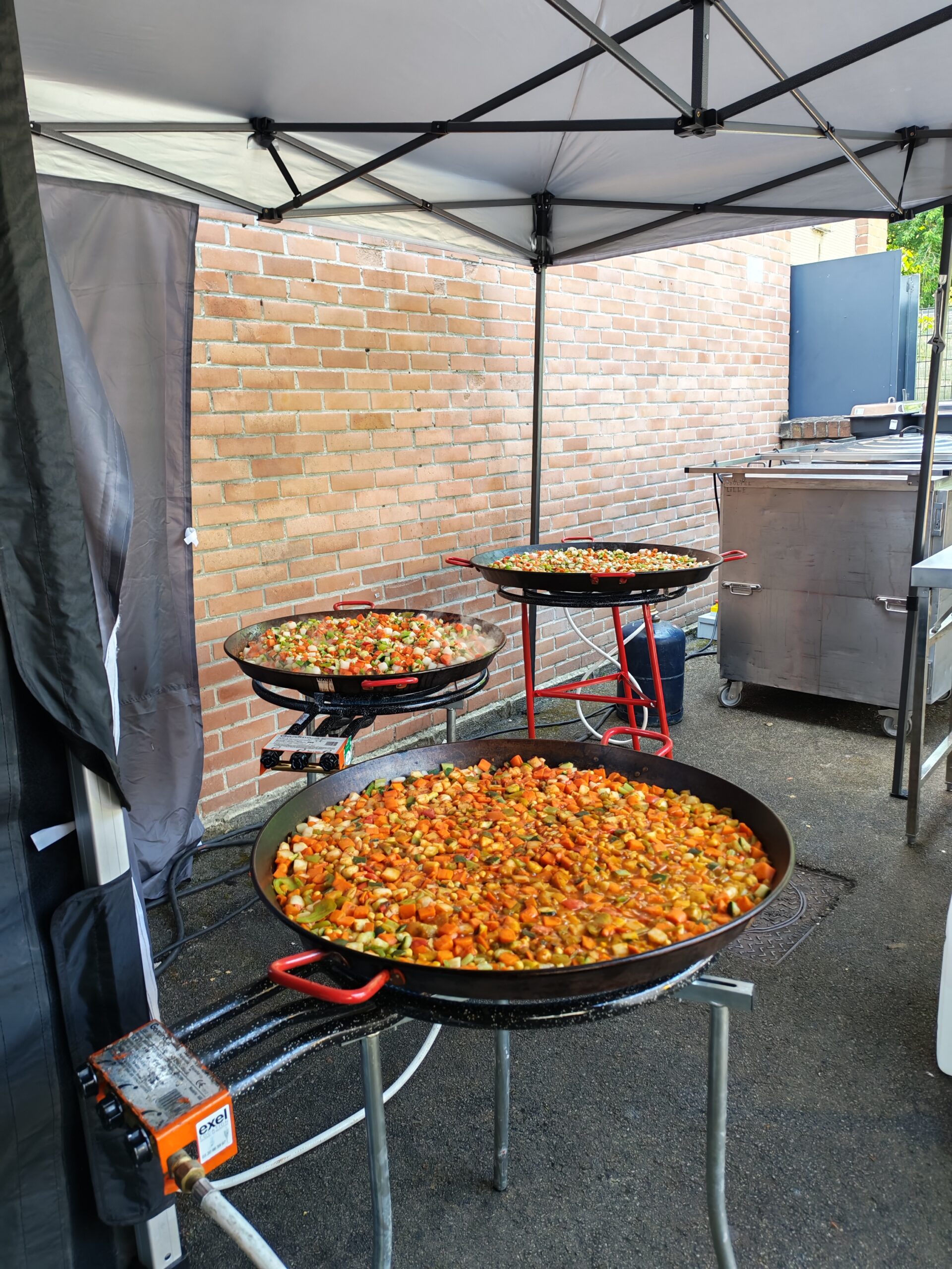 Repas associatif servi en grand volume