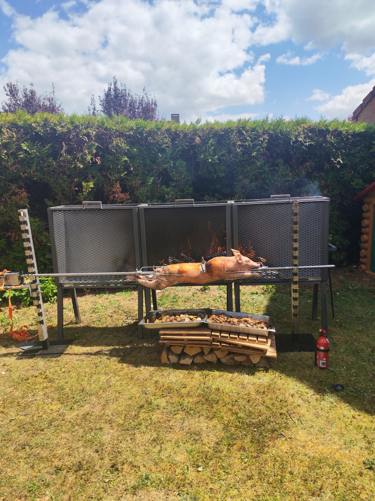 Installation de la rôtissoire à cochon en extérieur